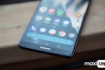 Huawei Mate 20 Pro kavisli ekranla gelebilri