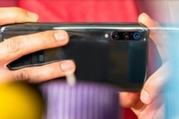 Xiaomi Mi 9 için İlk OTA Güncellemesi Yayınlandı