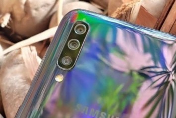 Samsung Galaxy A60, Infinity-U Ekran ve Üçlü Arka Kamera ile Geliyor