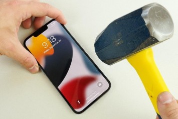 iPhone 13 Pro Çekiç ve Bıçak Testi