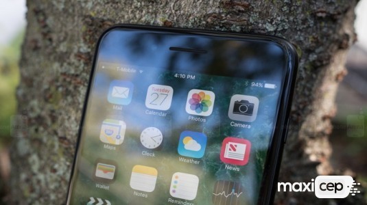 Bloomberg: Sadece Bir İphone 8 için OLED Ekran Planlandı
