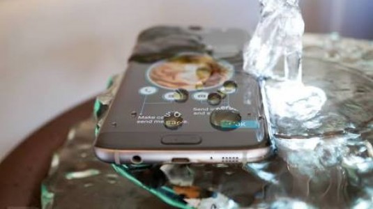 Samsung Galaxy S7 ve S7 Edge, IP68 Suya ve toza karşı dayanınıklılığı ile dikkat çekiyor