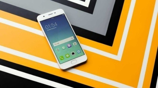 Oppo, F3 Lite'ı duyurdu