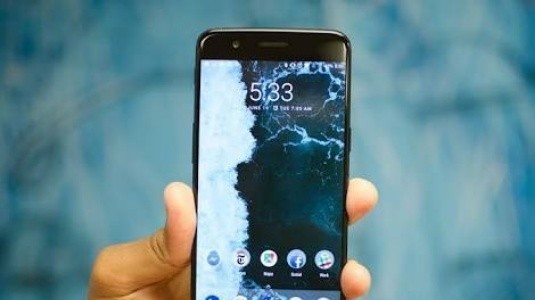 OnePlus 5T, Samsung Tarafından Üretilen Optik AMOLED Ekran ile Birlikte Geliyor