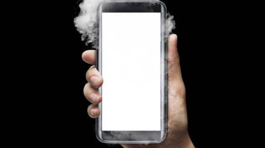 Cep telefonu bataryalı neden patlıyor?