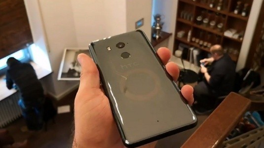 HTC, Yarınki Tanıtım Etkinliği için Yeni Bir Görüntü Yayınladı