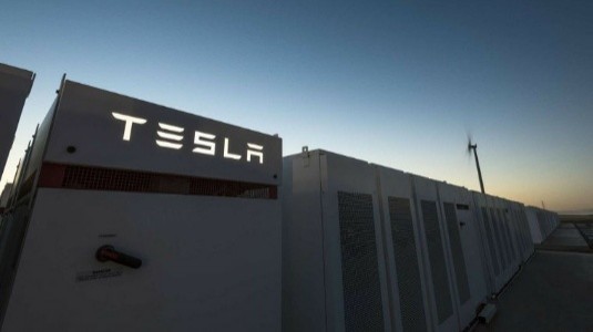 Tesla, Avustralya'da Dünyanın En Büyük Bataryasını Üretiyor
