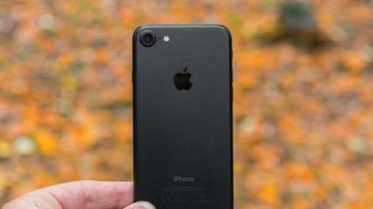 Apple, Üçüncü Çeyrekte İngiltere'de Akıllı Telefon Pazarının Lideri Oldu ve Samsung ise İkinci Sırad