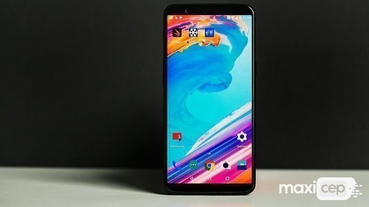 OnePlus 5T İçin Çin'de 400.000'den Fazla Kişi Kayıt Yaptırdı