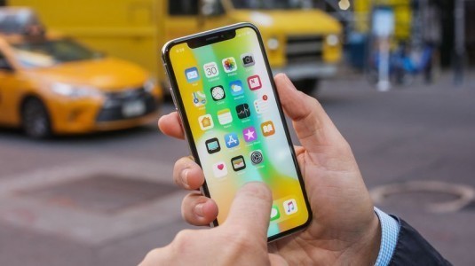 iPhone X'in ön kamerasında yaşanan odaklama sorunu, iOS 11.2.1 ile giderildi