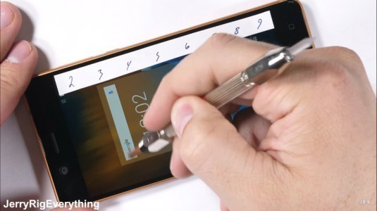 Nokia 5'in darbelere karşı dayanıklılığı şaşkınlık yarattı
