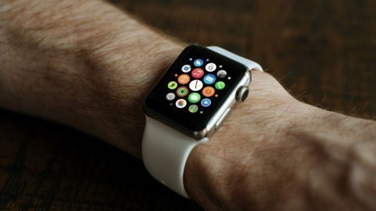 Apple, LTE destekli Watch modeli için reklam videoları yayınladı