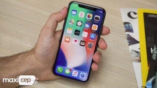 Huawei'nin Bir Sonraki Amiral Gemisinde iPhone X Benzeri Bir Çentik Olacak