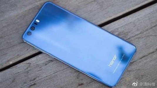 Huawei Honor 9 Olduğu İddia Edilen Görüntü İnternete Sızdırıldı
