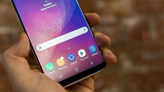 Samsung: AMOLED Ekranın Doğası Kırmızı Tona Neden Oluyor