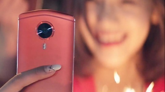 Meitu, selfie seven bayanları hedef alan telefonunu tanıttı