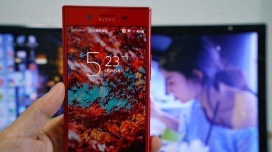 Sony Xperia XZ Premium'un Kırmızı Rengi ile Tanışın
