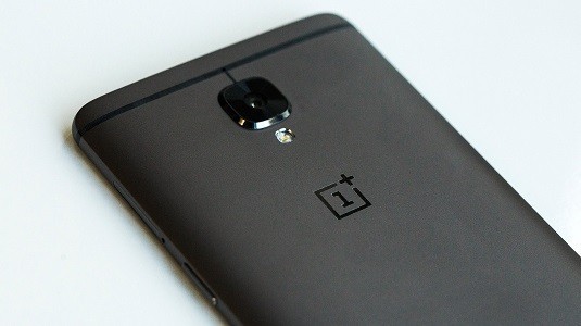 OnePlus 5 Modelinin Tasarımı Yeniden Bir Kılıf İçerisinde Sızdırıldı