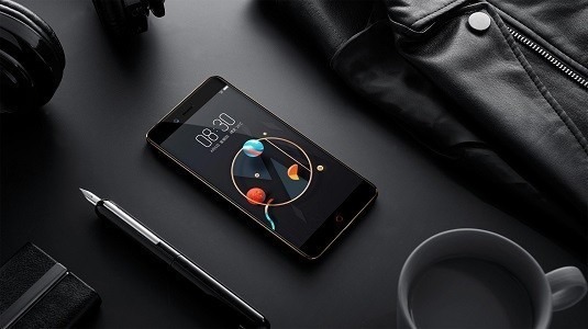 ZTE'nin Yeni Amiral Gemisi Nubia Z17 Ön Tarafta Tamamen Ekran İle Beraber Gelmeyecek