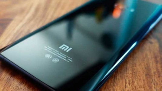 Xiaomi Mi 6 Plus'ın Sızan Arka Panel Görüntüsü, Mi 6 İle Benzer Tasarımı Ortaya Koyuyor
