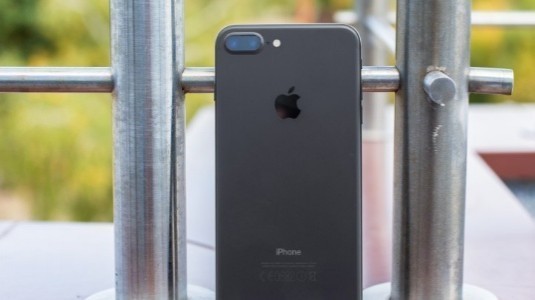 Analistler, İPhone 8'in İPhone 6 Gibi Başarılı Olmayabileceğini Düşünüyor