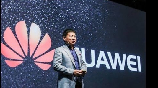 Huawei Mate 10 Tam Ekran Panele Sahip Olacak