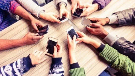 Akıllı Telefon Kampanyalarında, Samsung Lider, Apple Yükselişe Geçti