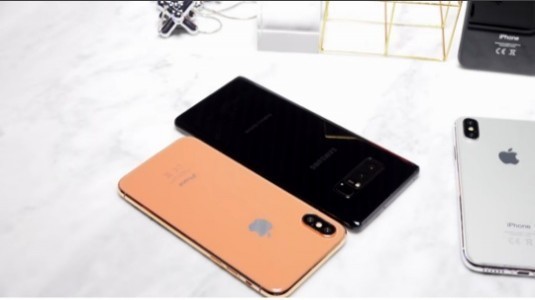 Galaxy Note8 ve iPhone 8 Yan Yana