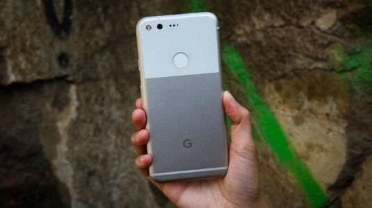 Google Pixel 2'nin Sızan Canlı Fotoğrafları, Cihazın Ön ve Arka Yüzünü Gösteriyor