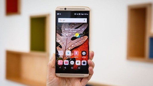 ZTE Axon 7 Modeli Yeni Bir Sistem Güncellemesi Almaya Başladı