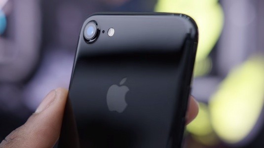 Jet Black İPhone 7 ve İPhone 7 Plus, 32GB Depolama Seçeneği ile İndirimli Fiyattan Satışa Sunuldu