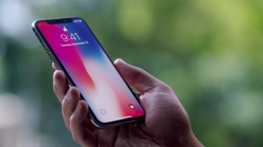FCC Başkanı Apple'ı iPhone'larda FM Radyo'yu Etkinleştirmeye Çağırdı