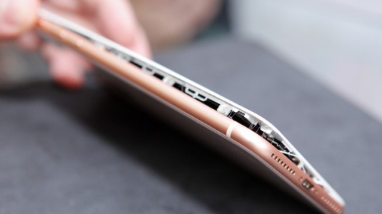 iPhone 8 Plus'ın bataryası gerçekten şişiyor mu?