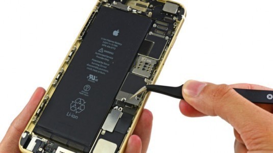 Apple Store'da patlayan iPhone, bir anda alev aldı