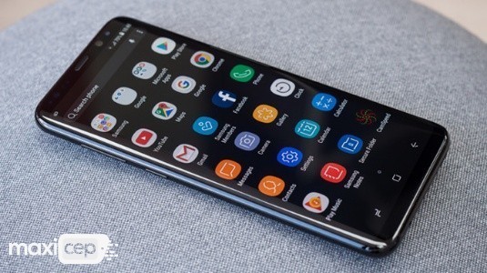 Samsung, Ekrana Entegre Ön Kamera ve Parmak İzi Tarayıcı Üzerinde Çalışıyor
