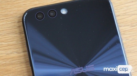 Asus'un Çerçevesiz Ekranlı Yeni Telefonları Ufukta Göründü