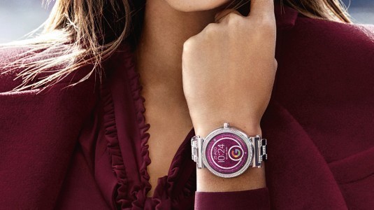 Michael Kors'dan, şık tasarımlı akıllı saat modeli