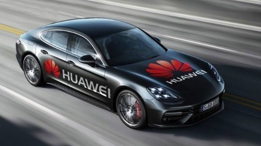 Huawei Mate 10 Pro Araba Kullanmayı Öğreniyor
