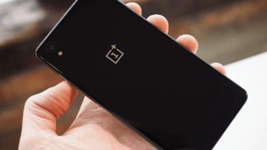 OnePlus, OnePlus X2 Adında Yeni Bir Cihaz Üzerinde Çalışıyor