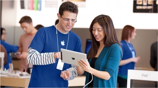 Apple'da çalışan bayanlar mı erkekler mi daha fazla kazanıyor?