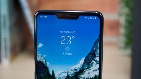 LG V40 ThinQ Çentikli POLED Ekrana ve Google Asistan Tuşuna Sahip Olabilir