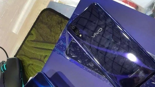 Çerçevesiz Ekranlı Vivo X23 Çalışır Halde Net Şekilde Görüntülendi