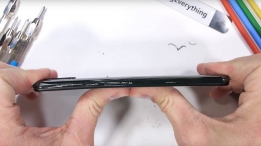 Xiaomi Mi Mix 3, Dayanıklılık Testinden Geçti
