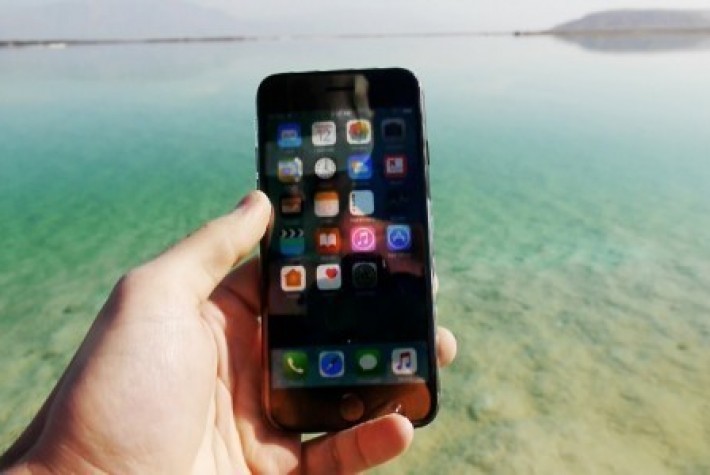 iPhone 7 Lut Gölü'nde, tuz altında 24 saat bekledi
