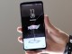 Galaxy S9 ﻿60 km hızla giderken arabanın camından atıldı