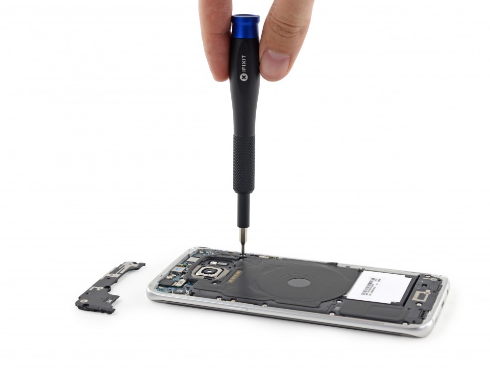 Galaxy S7 Edge'de, parçalandı
