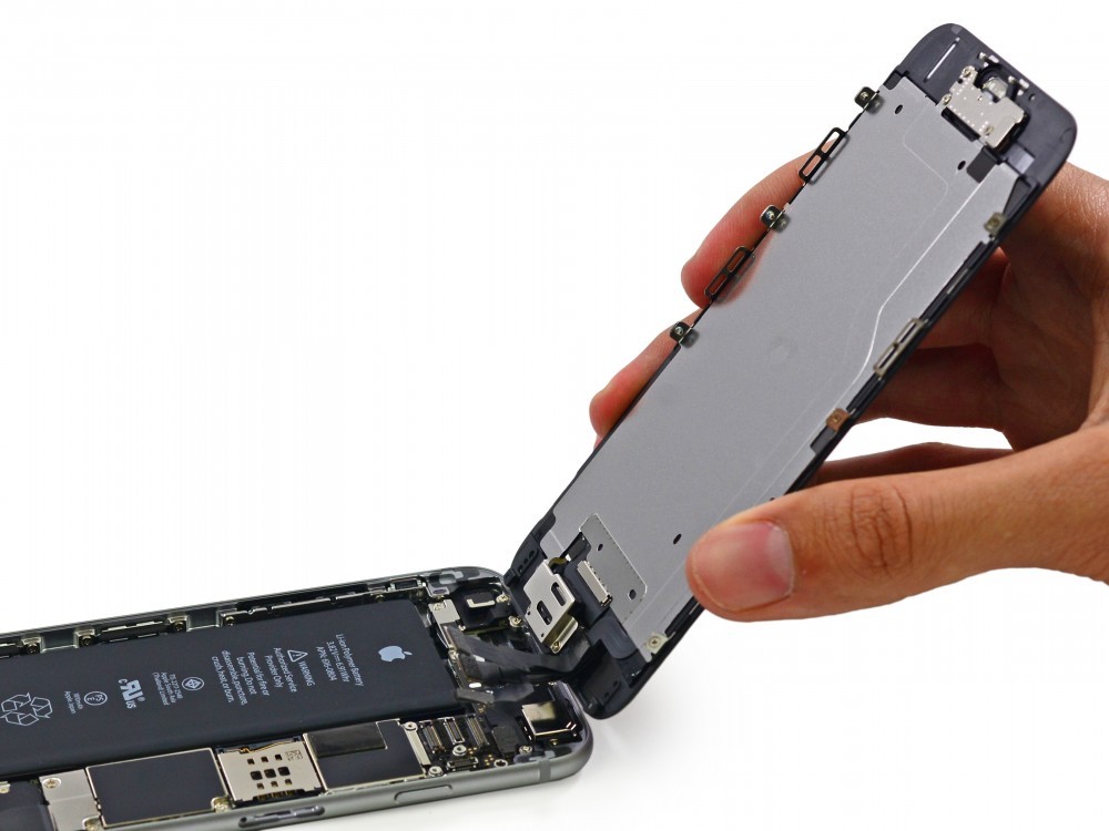 Apple'ın iPhone 6'sı da parçalandı