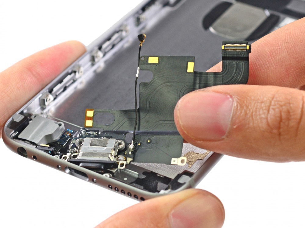 Apple'ın iPhone 6'sı da parçalandı