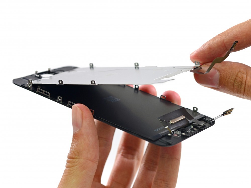 Apple'ın iPhone 6'sı da parçalandı