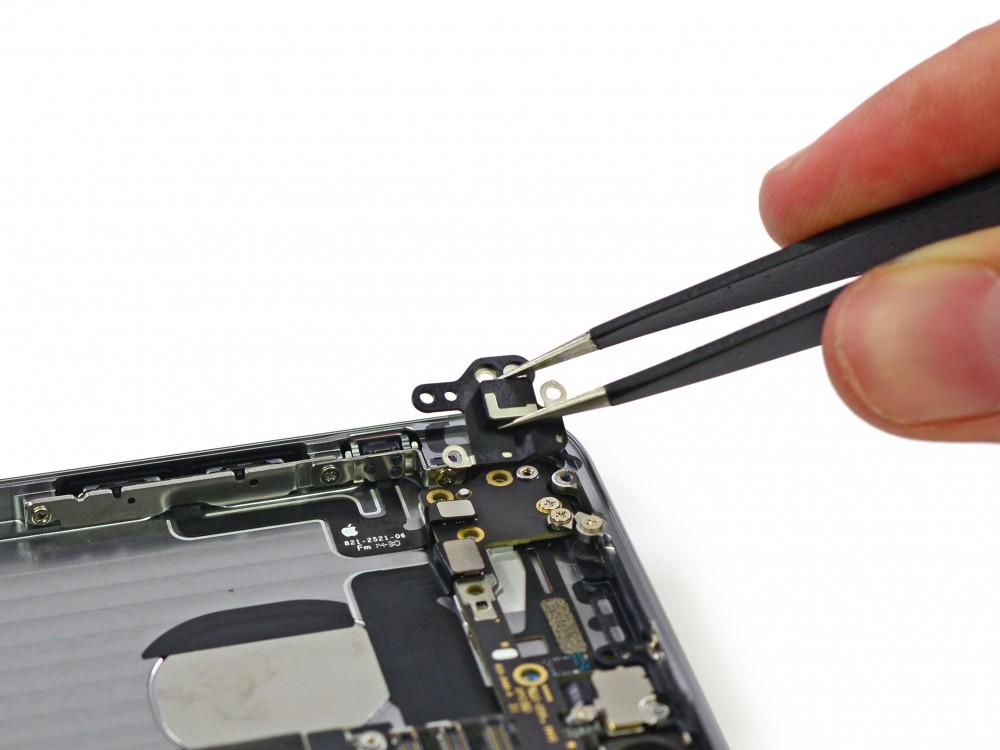 Apple'ın iPhone 6'sı da parçalandı